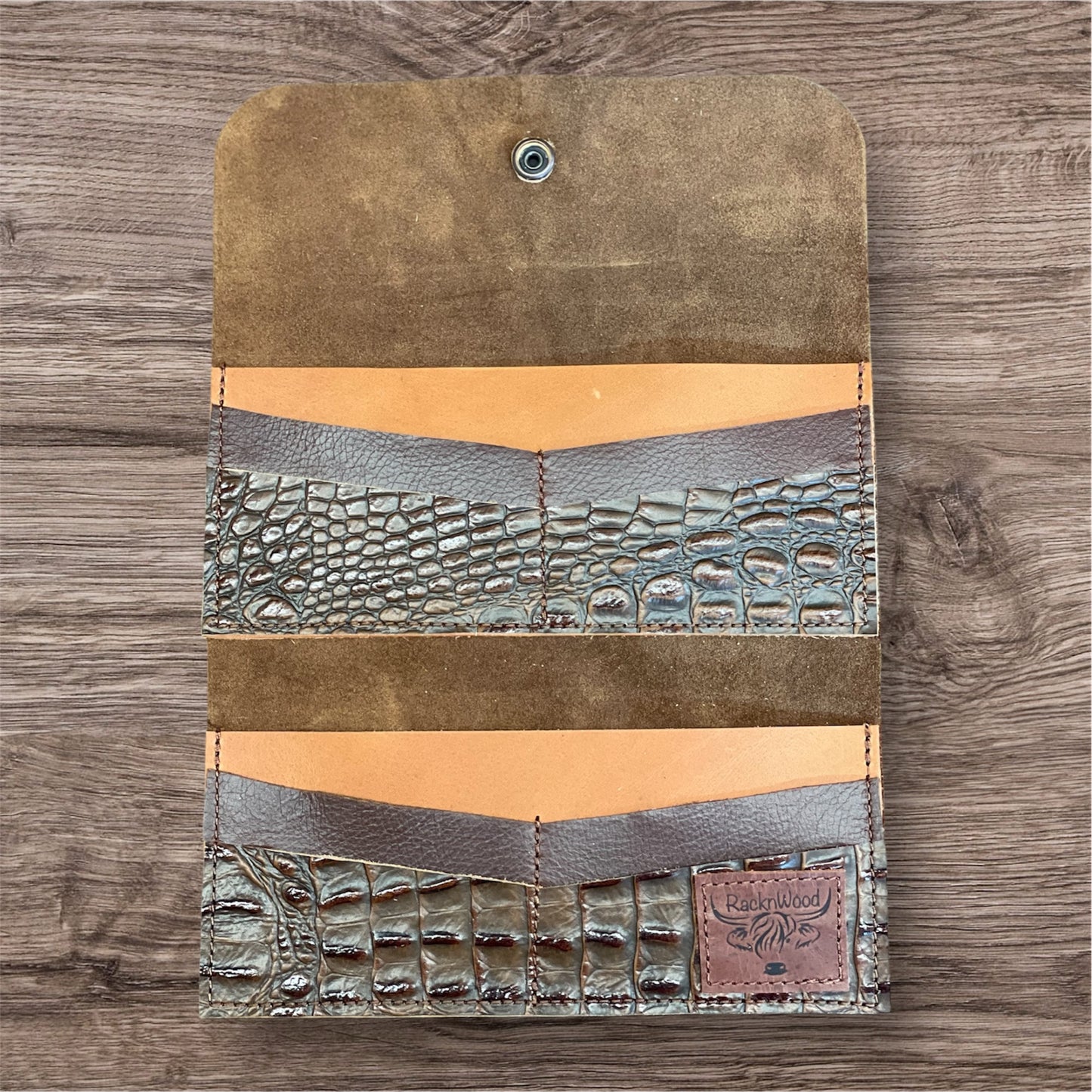 Women’s bi-fold wallet