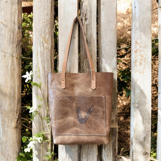Medium leather tote