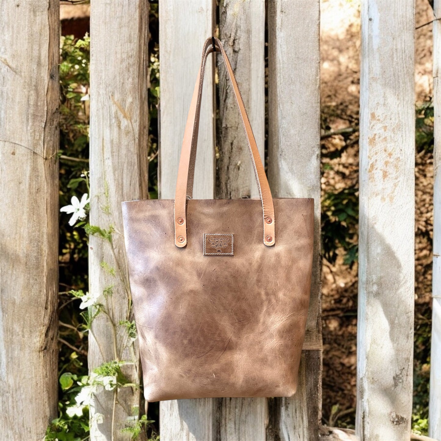 Medium leather tote